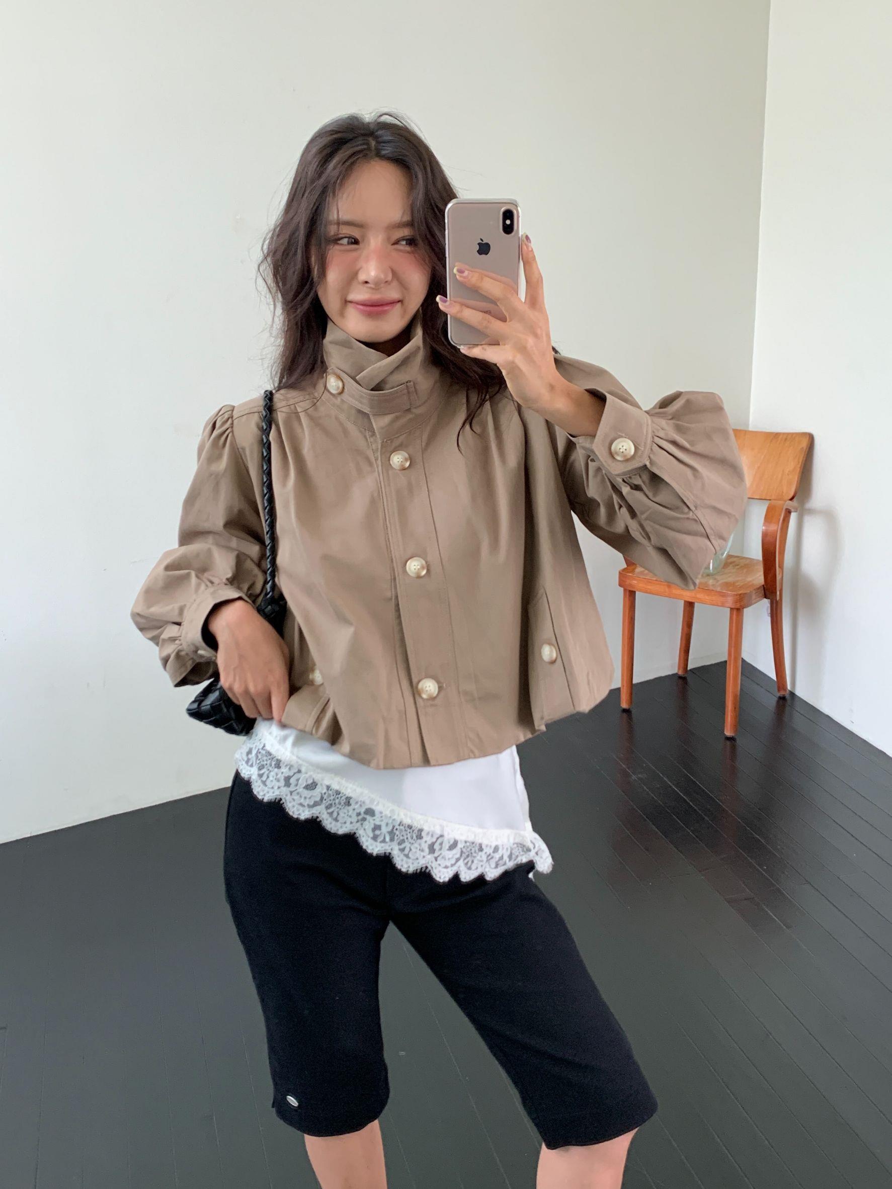 大圓扣寬袖短版外套